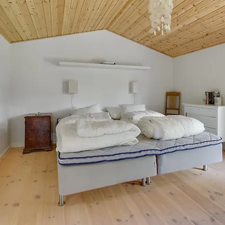 Vakantiehuis Three-bedroom Holiday In *