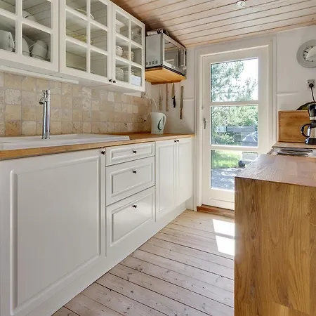 Vakantiehuis Three-bedroom Holiday In *