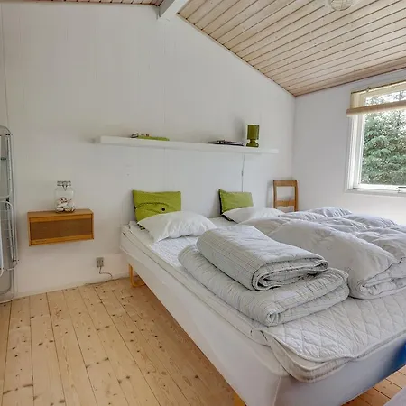 Three-bedroom Holiday In * Hals